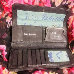 ❌SOLD❌ Very Quirky wallet.. Dimensions allow it to be used as a small clutch.